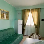 Salù Pensión Lido Marini